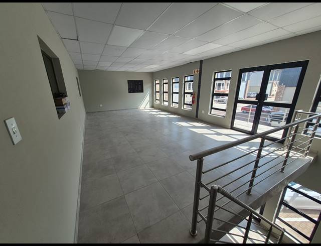 300M² WAREHOUSE TO LET IN WYCHWOOD